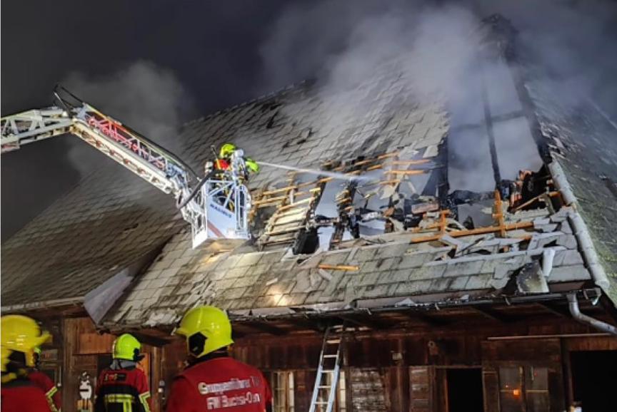 neo1 mein Radio Bauernhaus in Heimenhausen durch Brand stark beschädigt